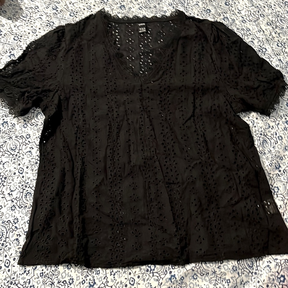 Black lace design blouse